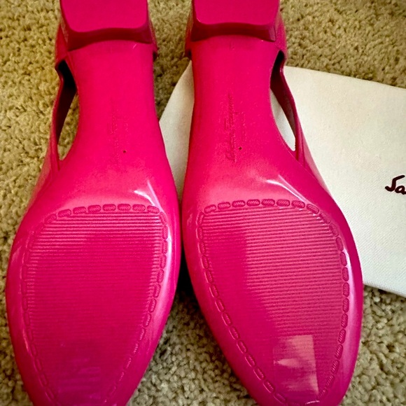 New, never used. Salvatore Ferragamo Vara Jelly, Made in Italy. - Picture 3 of 5